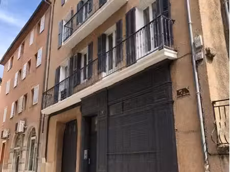 local de stockage de 23 5 m² avec mezzanine – centre-ville
