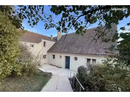 maison spacieuse de 8 pièces principales sur sous-sol