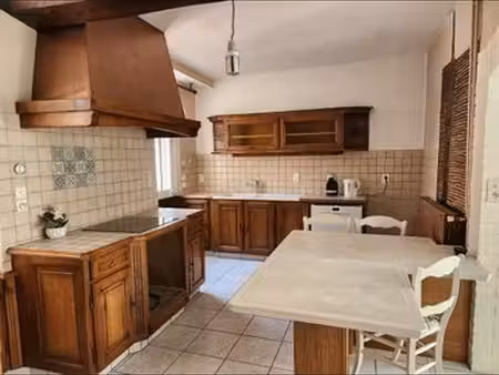 particuliers / investisseurs ou artisans cette ancienne maison à fort potentiel est faîte 