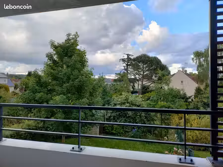 appartement 3 pièces vide de meuble disponible immédiatement