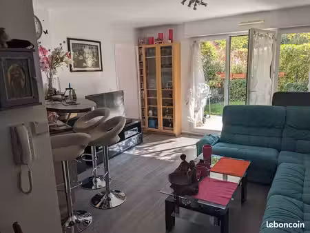 vend appartement t2 a sarcelles  résidence fermée  accesseur  place de parking  jardin