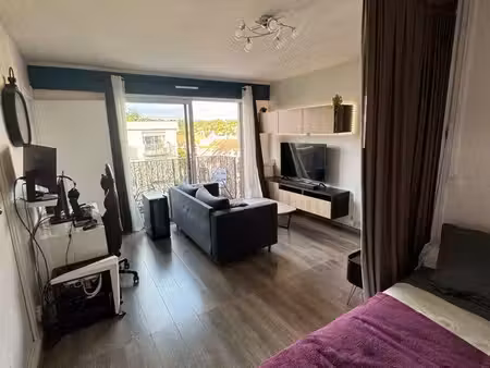f1 bis meublé 32 m² avec balcon – 780 charges comprises
