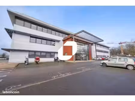 bureau 3 134 m²