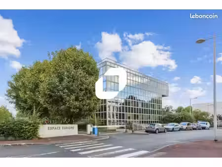 bureau 2 242 m²