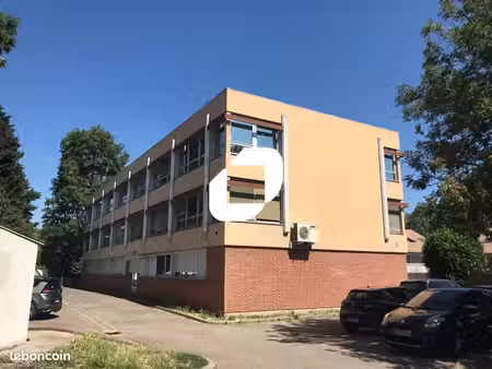 bureau 648 m²