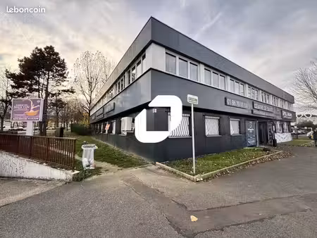 bureau 648 m²