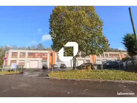 bureau 72 m²