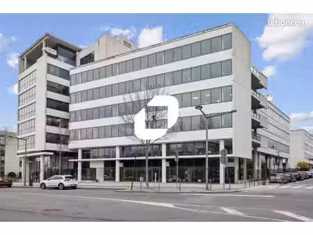 bureau 2 444 m²