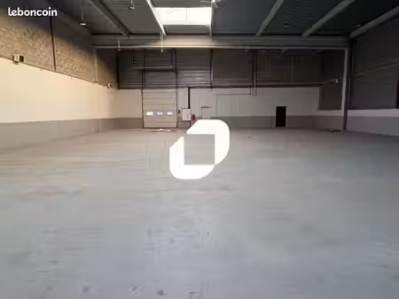 local bureaux 2 406 m²