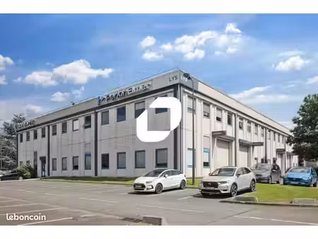 bureaux 3 323 m²