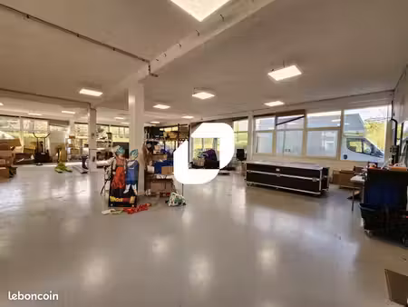 local d'activité 446 m²
