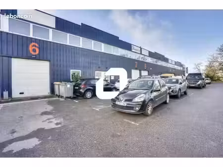 local d'activité 837 m²