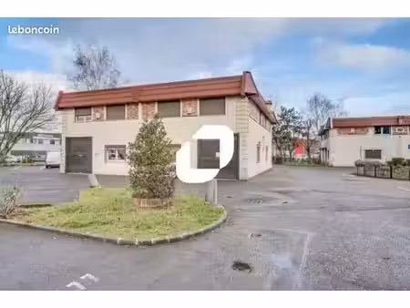 local d'activité 1 368 m²