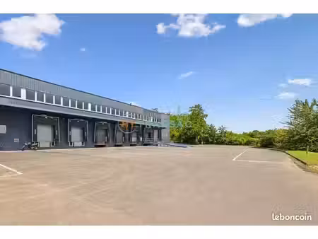 local d'activité 2 385 m²