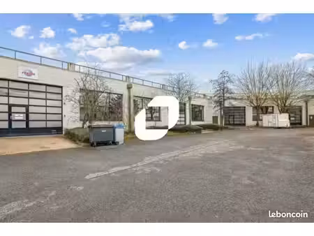 local d'activité 1 235 m²