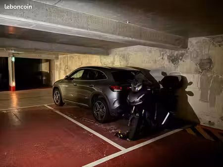 parking quartier piscine