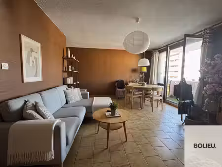 t4 avec balcon  garage fermé et parking