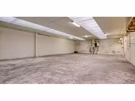 entrepôt à louer à assebroek pour € 975