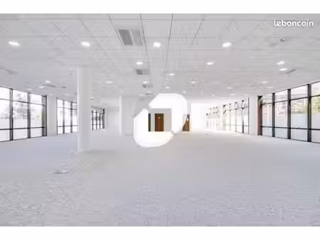 bureaux 1 679 m²