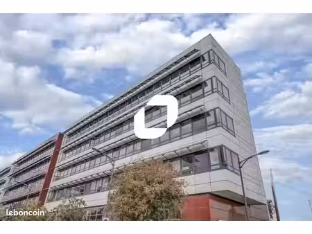 bureau 706 m²