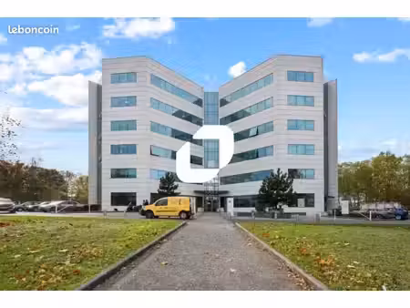 bureau 1 824 m²