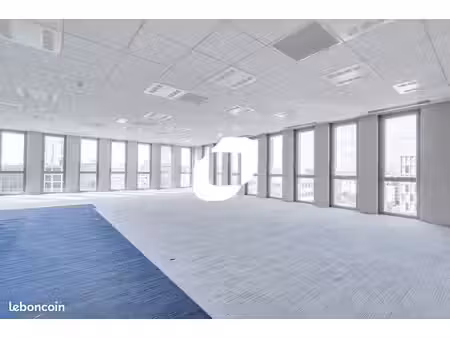 bureau 3 890 m²