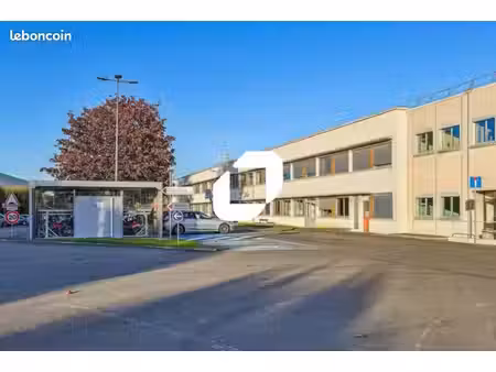 bureau 1 810 m²