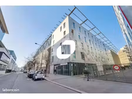 bureau 2 470 m²