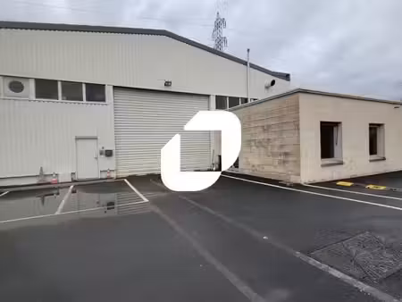 local industriel 1 800 m²