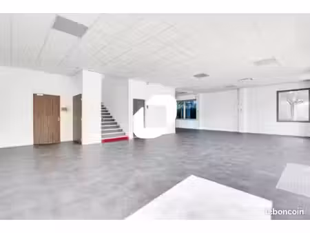 local d'activité 6 808 m²
