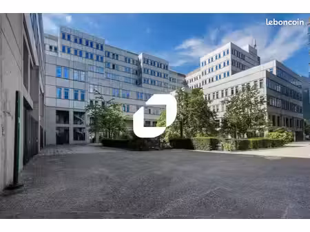 bureau 16 359 m²