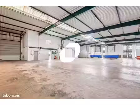 local bureaux 734 m²