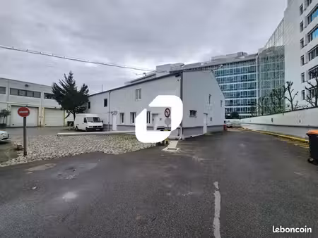 local d'activité 1 030 m²