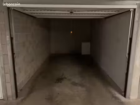 garage ferme dans résidence fermee