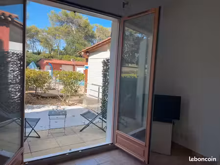 studio dans domaine sécurisé avec piscine