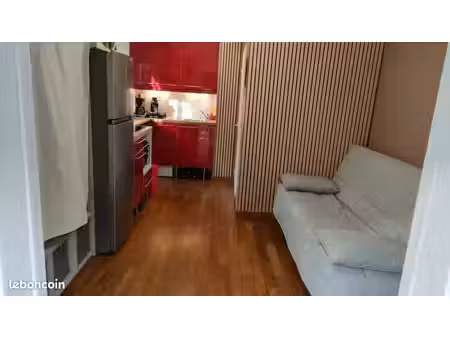 sanary sur mer - studio meublé avec terrasse de 32 m² et parking privé