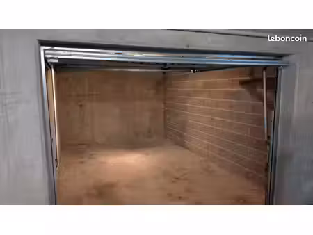 location de garage box 16.5m2 sécurisé dans quartier château fiat pour voiture (même rabai
