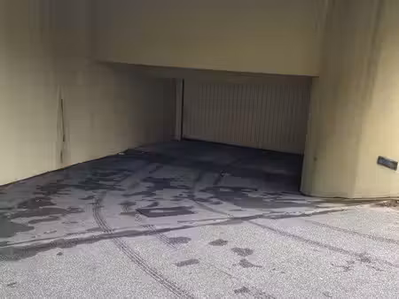 loue double place de parking en sous-sol en enfilade