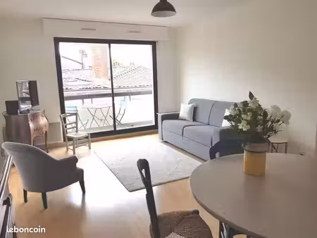 t2 meublé 47m² avec balcon et parking – chartrons