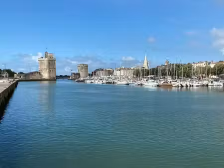 la rochelle- vieux port- face mer meublé