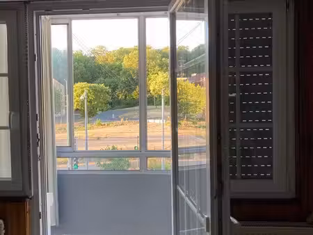 appartement rdc dans maison individuelle avec jardin arboré