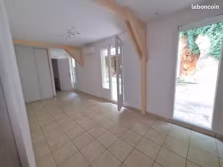 studio à louer - grande terrasse 40m²