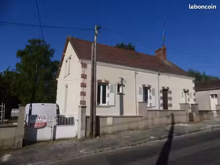 t5 dans une rue résidentielle et calme