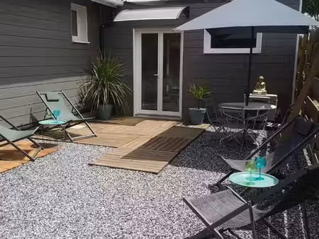 t2 meublé à l'année + jardin privatif