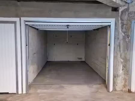 location box garage fermé 13 m2 centre-ville maurepas - 78
