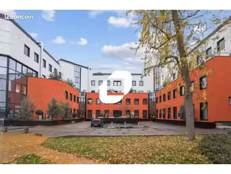 bureaux 1 900 m²