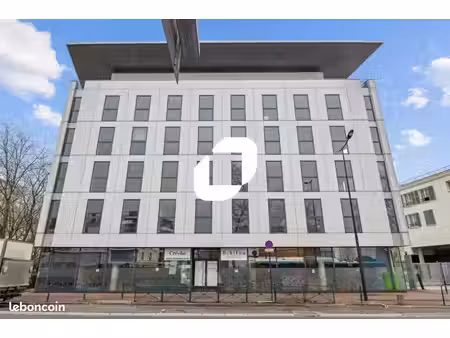 bureaux 3 925 m²