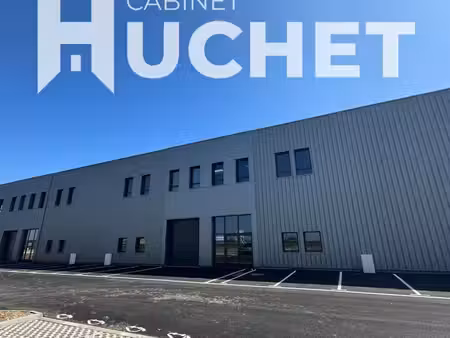 local 1 077 m²