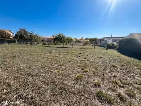 terrain 1 468 m² saint jean d angely