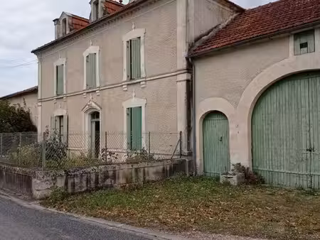 maison charentaise avec dépendances